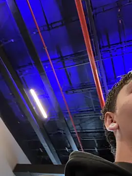 ARON LUXX online show from April 17, 2:09 pm