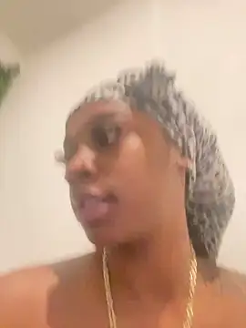 Snapshot of prettybrown9 chatting on February 4, 1:55 am prettybrown9 online show from February 4, 1:55 am