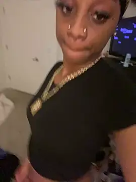 Snapshot of prettybrown9 chatting on March 4, 1:00 am prettybrown9 online show from March 4, 1:00 am