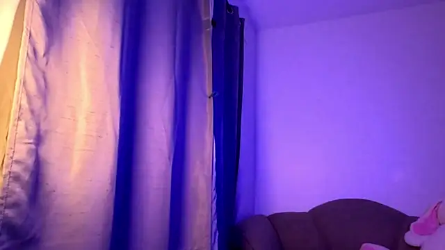 Snapshot of Chinicr18 chatting on April 15, 7:59 am Chinicr18 online show from April 15, 7:59 am