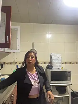 Snapshot of Ximena_firee chatting on February 19, 11:17 am Ximena firee online show from February 19, 11:17 am