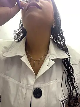 Snapshot of Ximena_firee chatting on February 25, 11:20 am Ximena firee online show from February 25, 11:20 am