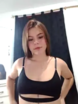 Snapshot of EmiNavarro chatting on June 22, 3:25 am EmiNavarro online show from June 22, 3:25 am