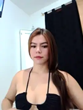 Snapshot of EmiNavarro chatting on July 5, 10:39 pm EmiNavarro online show from July 5, 10:39 pm
