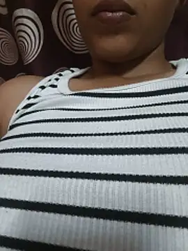 Snapshot of komalsharma99 chatting on June 2, 5:26 pm komalsharma99 online show from June 2, 5:26 pm