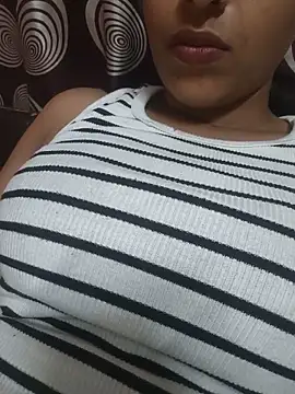 Snapshot of komalsharma99 chatting on June 5, 5:18 pm komalsharma99 online show from June 5, 5:18 pm