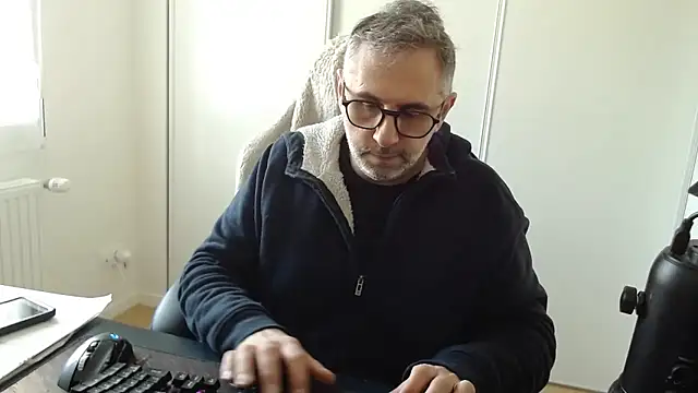 Snapshot of mika3377 chatting on February 6, 10:51 am mika3377 online show from February 6, 10:51 am