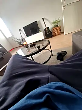 Snapshot of Tommyzzzzzz chatting on February 3, 8:30 am Tommyzzzzzz online show from February 3, 8:30 am