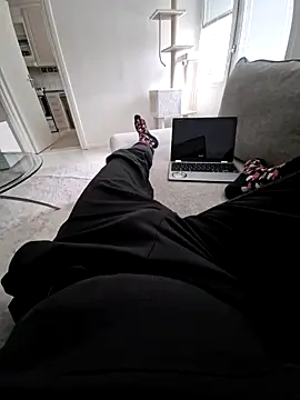 Snapshot of Tommyzzzzzz chatting on February 8, 9:13 am Tommyzzzzzz online show from February 8, 9:13 am