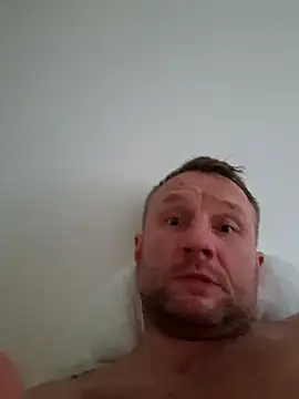 Snapshot of Tommyzzzzzz chatting on April 11, 7:45 am Tommyzzzzzz online show from April 11, 7:45 am