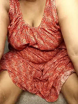 Snapshot of R_Queen chatting on April 21, 2:01 pm R Queen online show from April 21, 2:01 pm