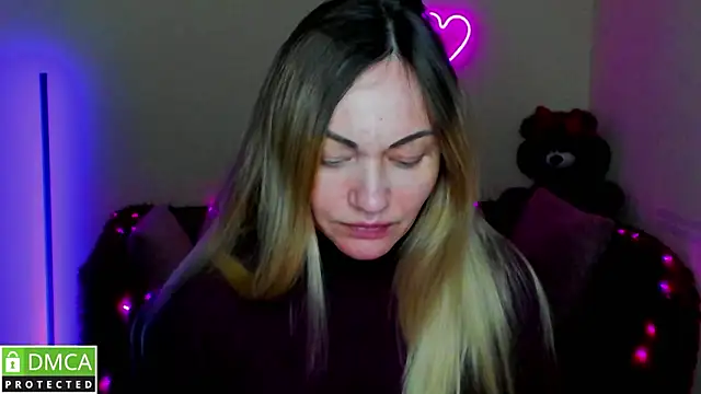 Snapshot of BlondMikey22 chatting on February 21, 6:20 pm BlondMikey22 online show from February 21, 6:20 pm