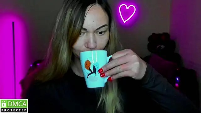 Snapshot of BlondMikey22 chatting on February 24, 12:25 pm BlondMikey22 online show from February 24, 12:25 pm