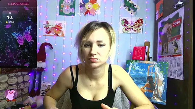 Snapshot of HarleyWidLife chatting on February 12, 1:50 pm HarleyWidLife online show from February 12, 1:50 pm