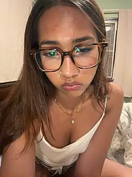 Snapshot of lyla_luv chatting on June 12, 6:07 pm lyla luv online show from June 12, 6:07 pm