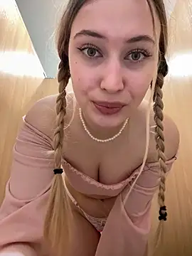 blonde exe online show from March 31, 2:28 pm