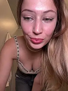Snapshot of blonde_exe chatting on July 3, 3:40 pm blonde exe online show from July 3, 3:40 pm
