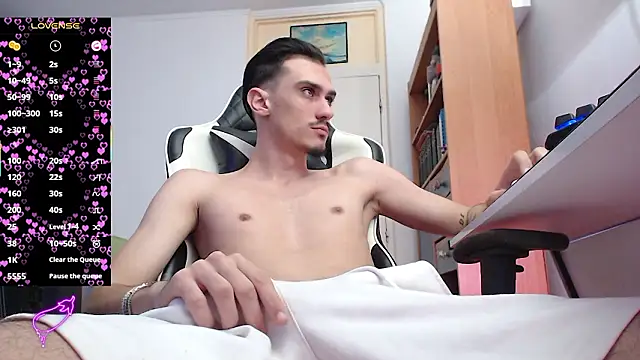 Snapshot of silasluxor chatting on February 10, 9:35 am silasluxor online show from February 10, 9:35 am