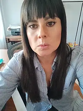 Snapshot of Lyonette_reading1 chatting on February 20, 2:06 pm Lyonette reading1 online show from February 20, 2:06 pm