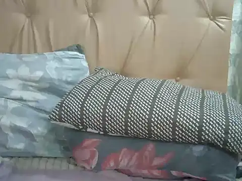 Snapshot of Ladyxx21 chatting on February 26, 12:31 am Ladyxx21 online show from February 26, 12:31 am