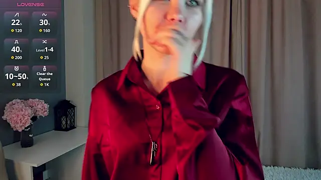 Snapshot of GoldenLenarz chatting on March 3, 11:05 am GoldenLenarz online show from March 3, 11:05 am