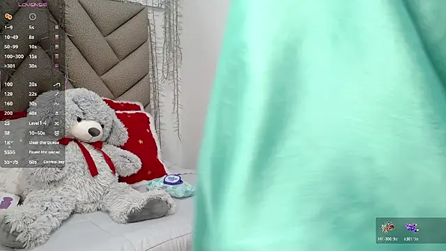 Snapshot of yaazhinii chatting on February 25, 11:42 am yaazhinii online show from February 25, 11:42 am