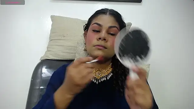 Snapshot of yaazhinii chatting on April 23, 11:42 am yaazhinii online show from April 23, 11:42 am