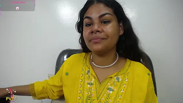 Snapshot of yaazhinii chatting on April 28, 11:48 am yaazhinii online show from April 28, 11:48 am