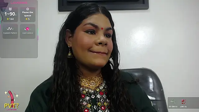 Snapshot of yaazhinii chatting on June 23, 11:52 am yaazhinii online show from June 23, 11:52 am