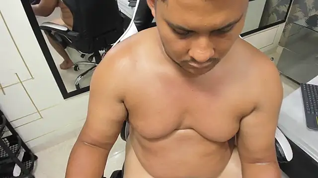 Snapshot of LaimCarterss chatting on February 12, 12:05 am LaimCarterss online show from February 12, 12:05 am