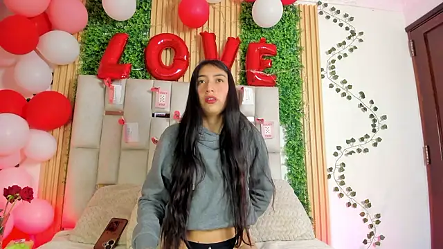 Snapshot of Emma_Nmm chatting on February 21, 11:44 am Emma Nmm online show from February 21, 11:44 am