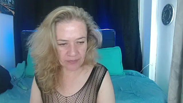 Snapshot of andreea_xx chatting on February 13, 1:51 pm andreea xx online show from February 13, 1:51 pm