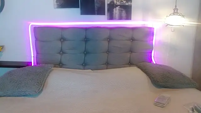 Snapshot of andreea_xx chatting on February 27, 1:33 pm andreea xx online show from February 27, 1:33 pm