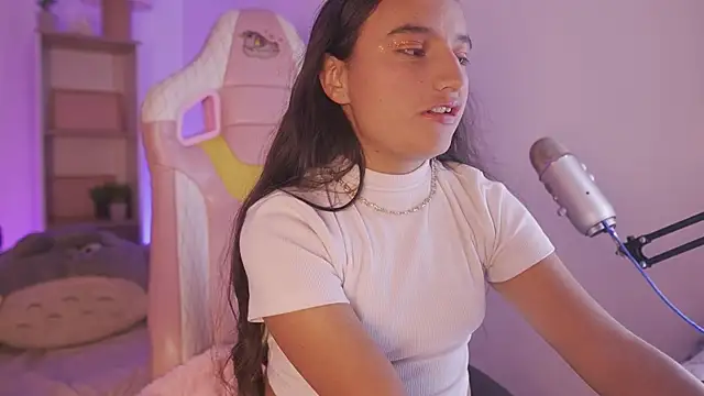  emily jonexs online show from June 10, 8:08 pm