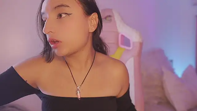  emily jonexs online show from June 13, 9:35 pm
