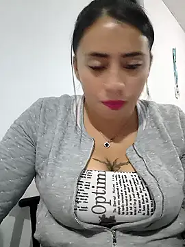 ashleymonroe4 online show from April 7, 5:30 am