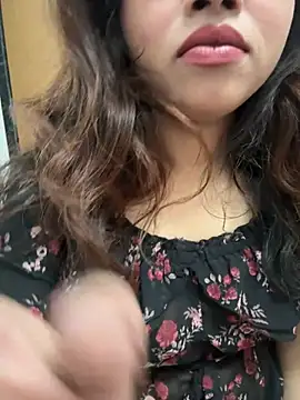 Snapshot of riya_sharma11 chatting on February 13, 12:12 pm riya sharma11 online show from February 13, 12:12 pm