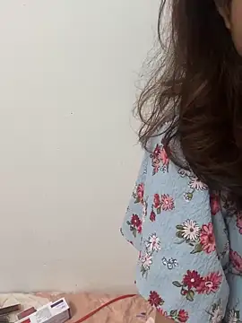 Snapshot of riya_sharma11 chatting on February 21, 11:39 pm riya sharma11 online show from February 21, 11:39 pm