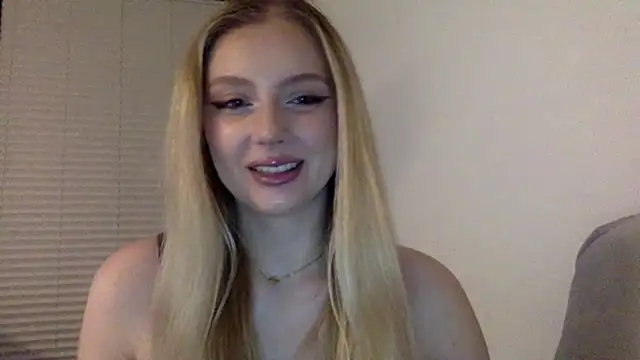 Snapshot of MayaWetDream chatting on March 1, 4:42 pm MayaWetDream online show from March 1, 4:42 pm