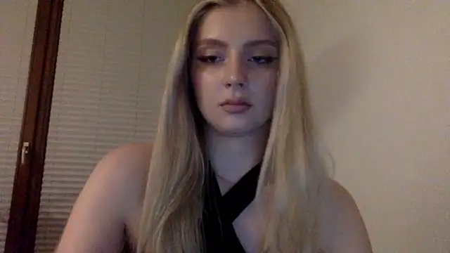 Snapshot of MayaWetDream chatting on April 28, 8:36 pm MayaWetDream online show from April 28, 8:36 pm