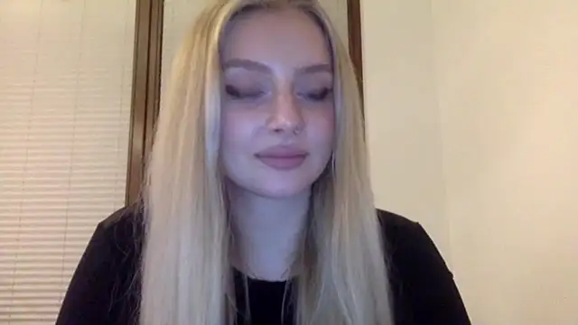 Snapshot of MayaWetDream chatting on May 14, 8:26 pm MayaWetDream online show from May 14, 8:26 pm