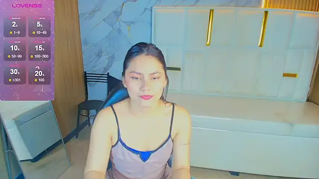 Snapshot of rox_luxury_tf chatting on April 23, 1:24 pm rox luxury tf online show from April 23, 1:24 pm