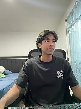 Snapshot of Pedestal_diamant chatting on February 22, 9:35 pm Pedestal diamant online show from February 22, 9:35 pm