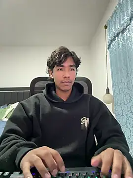 Snapshot of Pedestal_diamant chatting on February 25, 11:14 pm Pedestal diamant online show from February 25, 11:14 pm