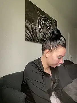 Snapshot of zoeelovee chatting on February 20, 10:38 am zoeelovee online show from February 20, 10:38 am