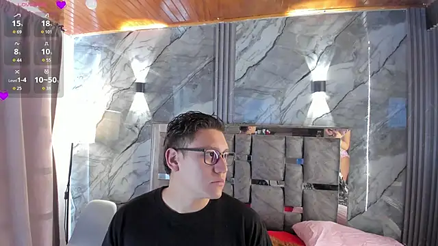 Snapshot of Manson_and_Zoe chatting on April 30, 11:49 am Manson and Zoe online show from April 30, 11:49 am