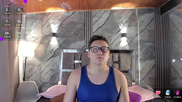 Snapshot of Manson_and_Zoe chatting on May 1, 11:37 am Manson and Zoe online show from May 1, 11:37 am