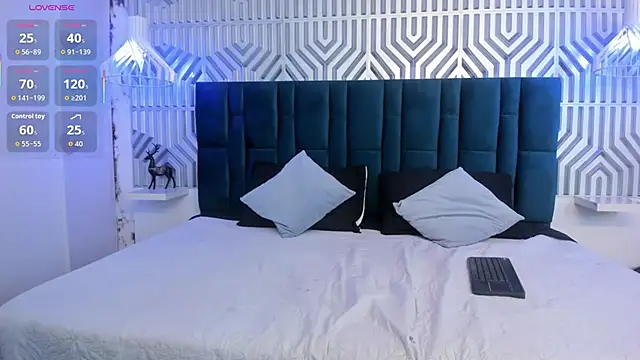 Naomi-Thompson online show from February 5, 6:34 pm