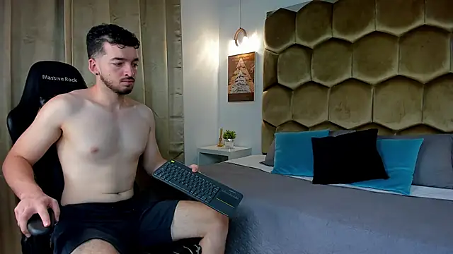 Snapshot of Logan_Wolf-js chatting on April 5, 3:20 pm Logan Wolf-js online show from April 5, 3:20 pm