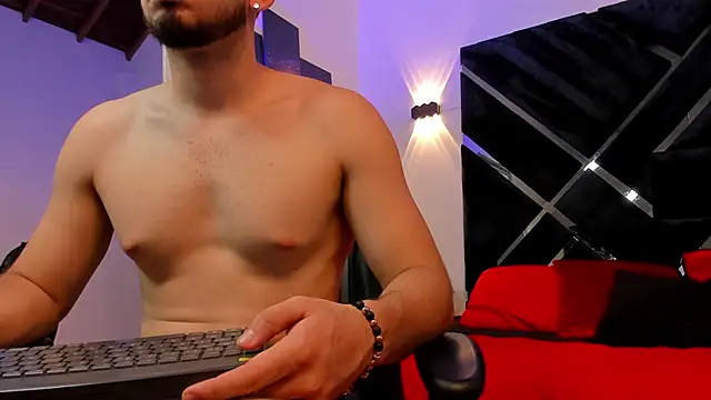 Snapshot of Logan_Wolf-js chatting on April 12, 10:37 pm Logan Wolf-js online show from April 12, 10:37 pm